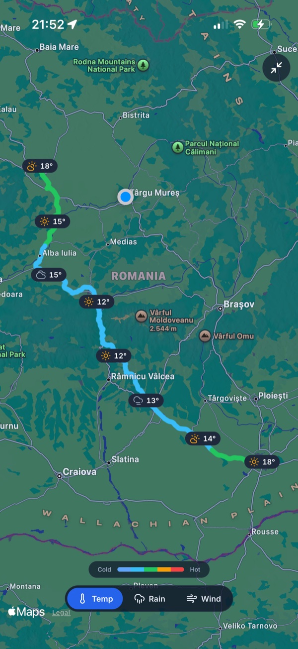 A route on the map with the temperature shown at each point, and a temperature / rain / wind toggle.